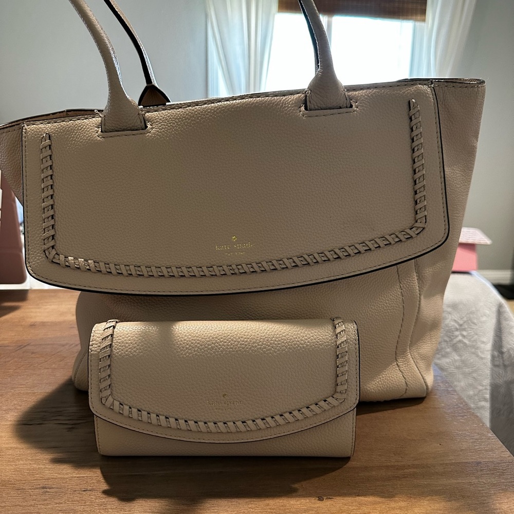 Kate Spade -Large handbag with matching wallet. Kept is duster bag - Picture 1 of 10